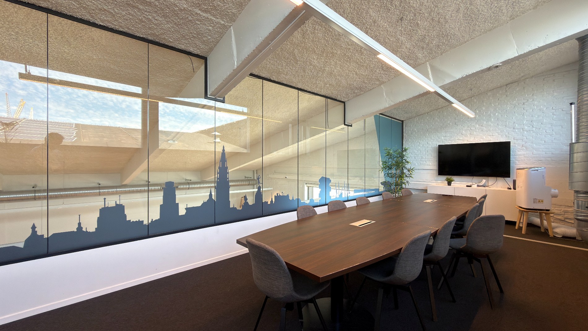 Gerenoveerde loftkantoren te huur in Hangar 26 in Antwerpen