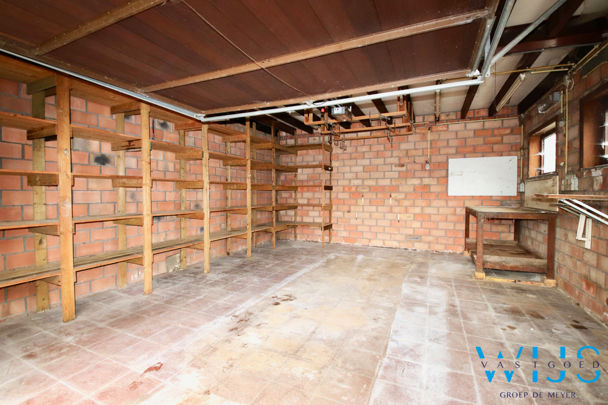 Op te frissen/te renoveren gezinswoning op TOPlocatie te ERTVELDE! 