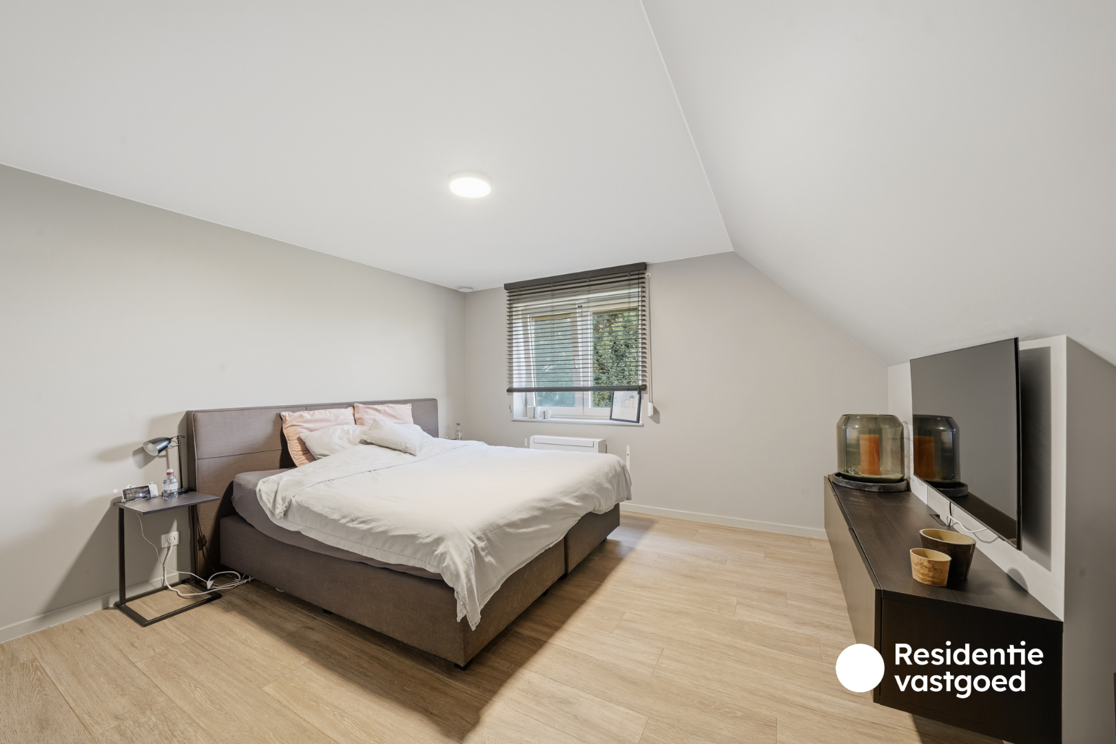 Prachtige zeer recente halfopen woning in rustige wijk te Oudenburg centrum 