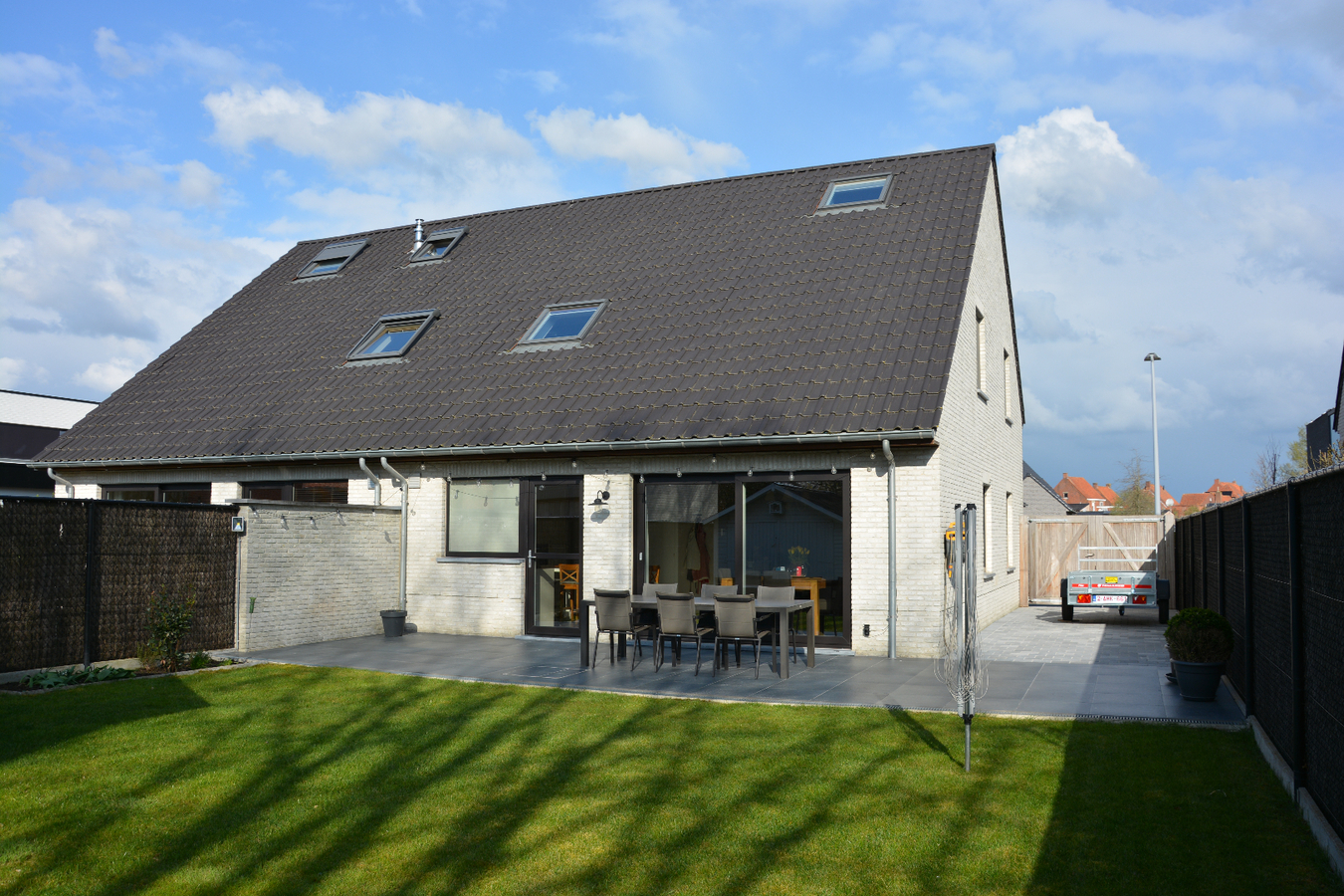 Prachtige halfopen woning in rustige woonwijk 