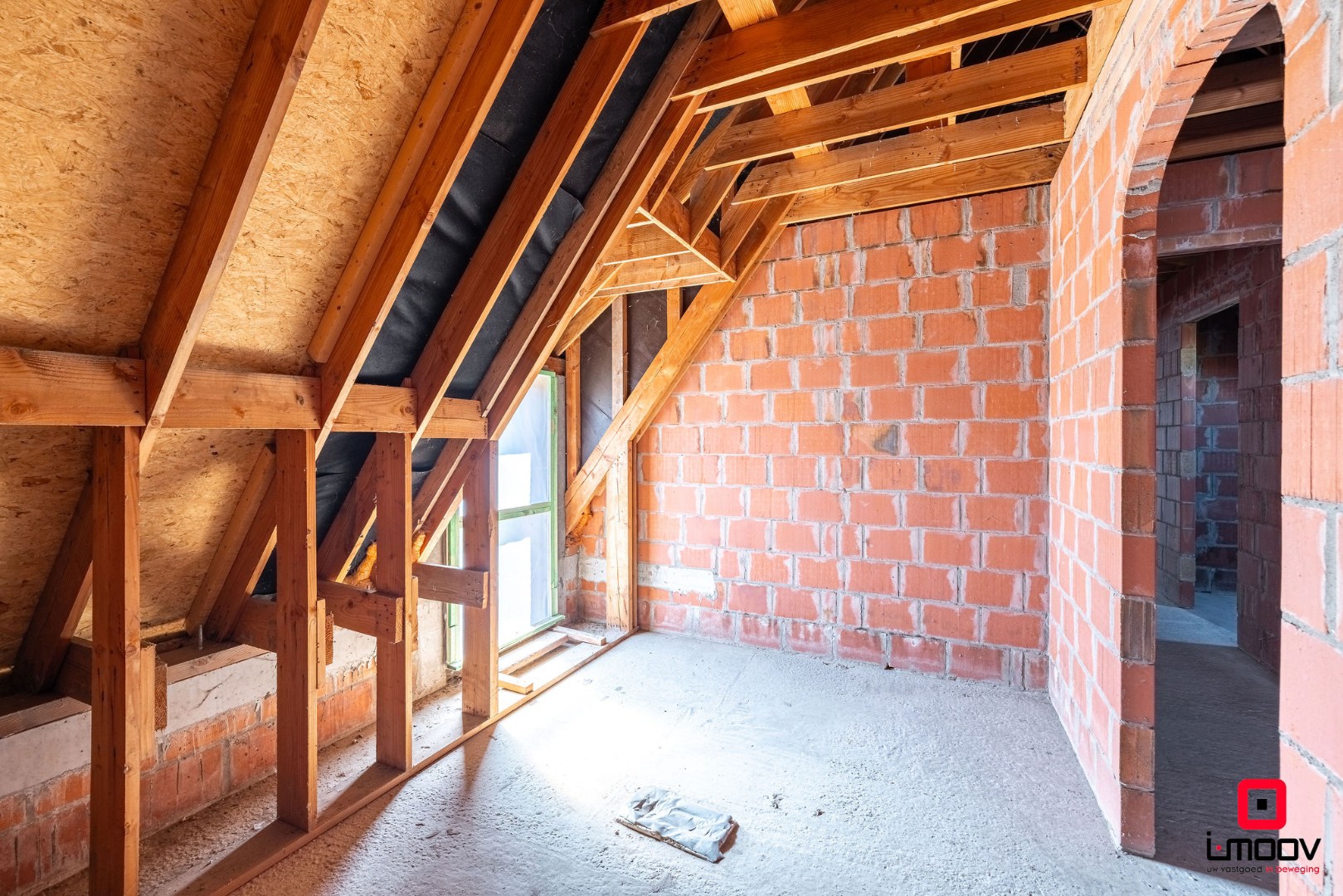 Landelijk gelegen ruwbouwhoeve met bijgebouwen op uitzonderlijk perceel van ca. 9.331 m² 