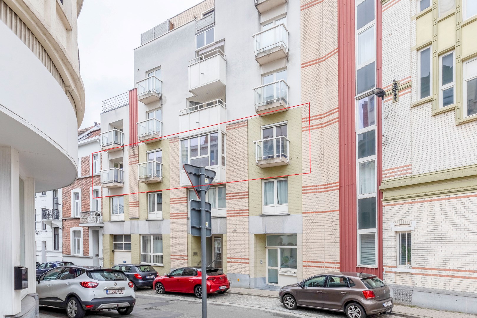 Gunstig gelegen  2-slp. app. met terrassen en garage nabij Gent Sint-Pieters 