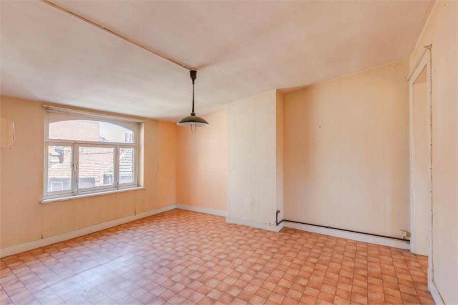 Te renoveren Art Deco herenwoning nabij station 