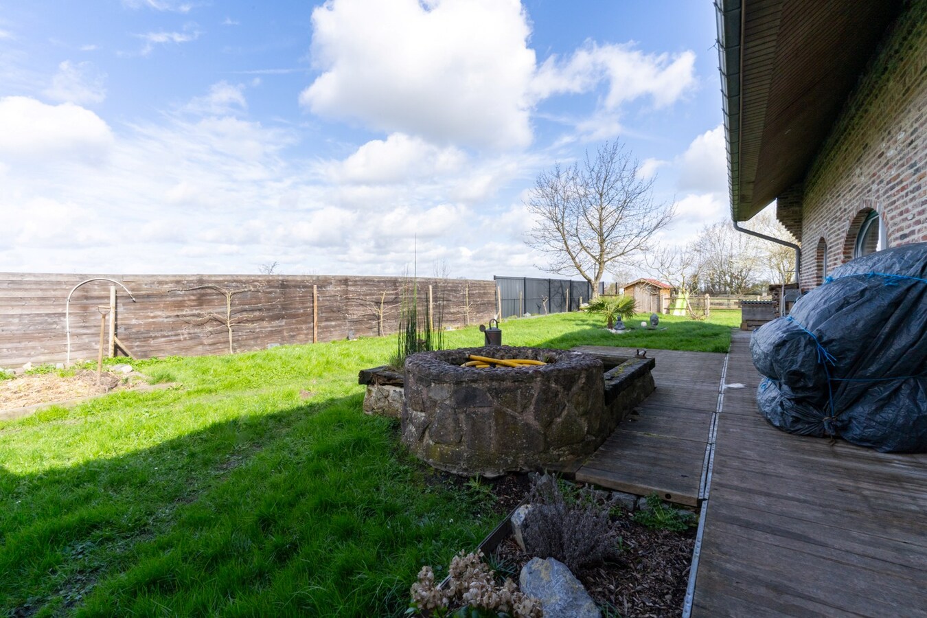 Ensemble immobilier érigé sur 2448m² (Corps de ferme, profession libérale, SPA Airbnb) 