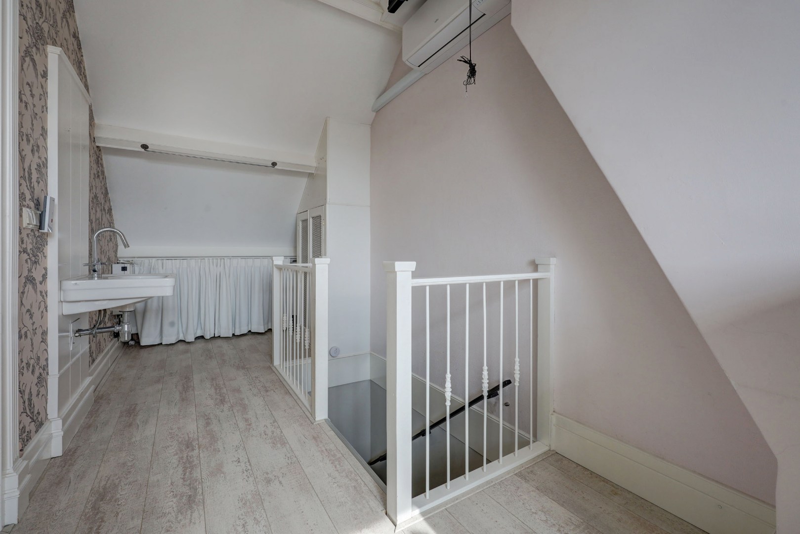 Energiezuinig (A++) en instapklaar 6-kamer gezinswoning met luxe keuken, vijf slaapkamers en zonnige tuin op het zuidoosten 