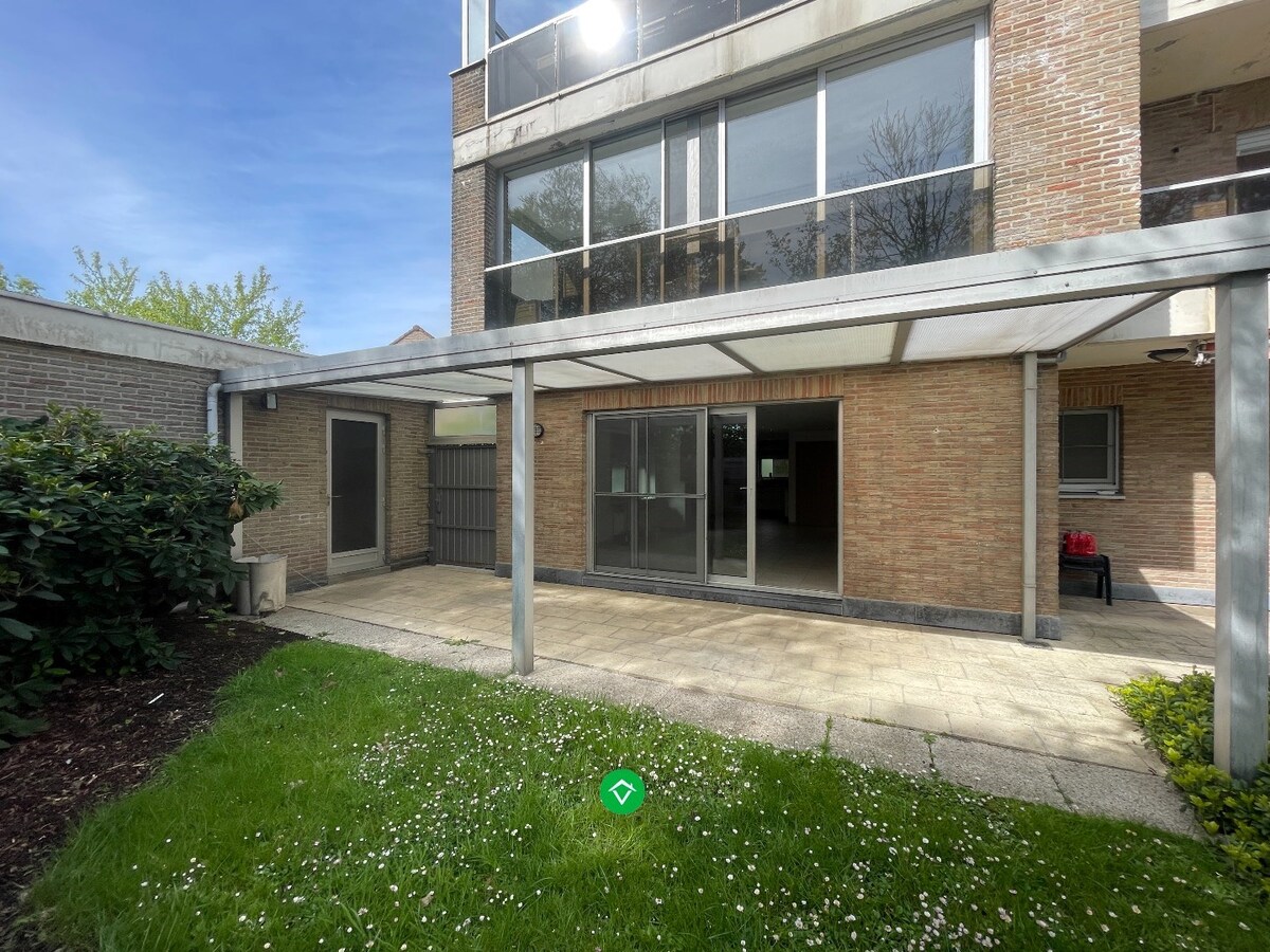 Gelijkvloers appartement met 3 slaapkamers, tuin en garage te Roeselare 