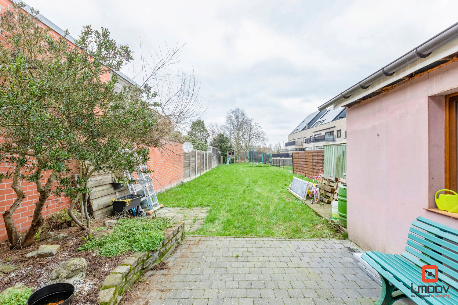 Recent gerenoveerde woning met garage en tuin 