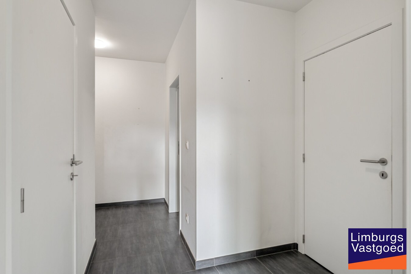 Appartement (80m²), 2 slpk, 2 ruime terrassen, autostaanplaats + kelderberging 