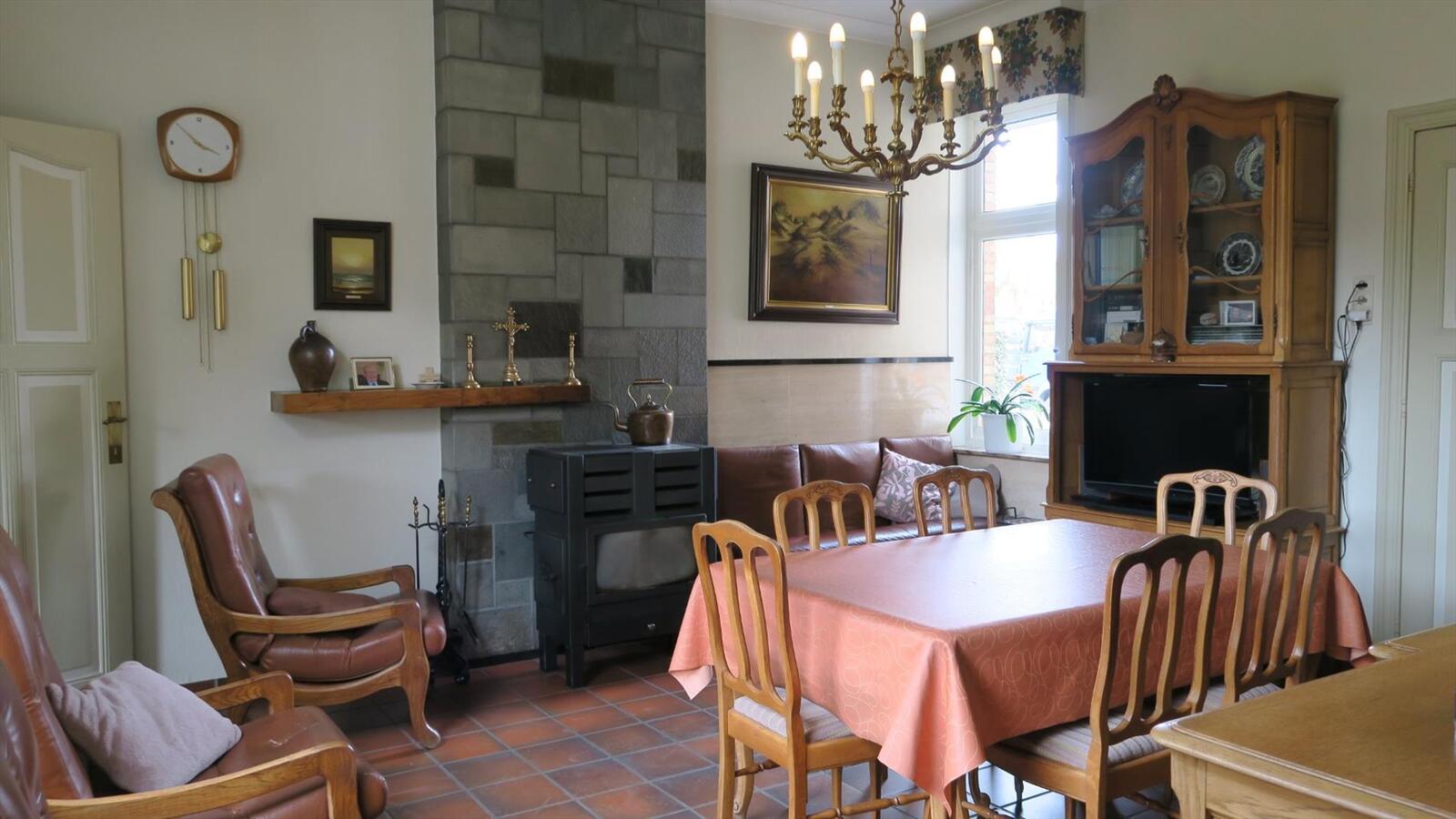 Karaktervolle woning met ruime loodsen 