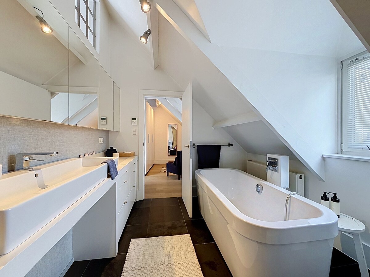 Architecturale parel met gemengde bestemming te Oombergen 