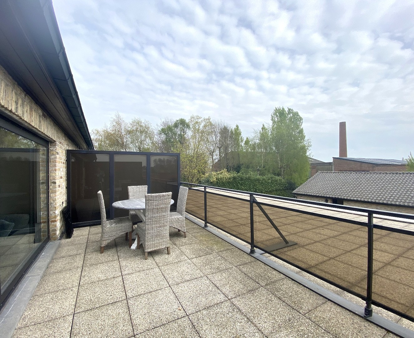 Stijlvolle opbrengsteigendom bestaande uit 6 appartementen en 6 garages (alles verhuurd)! 