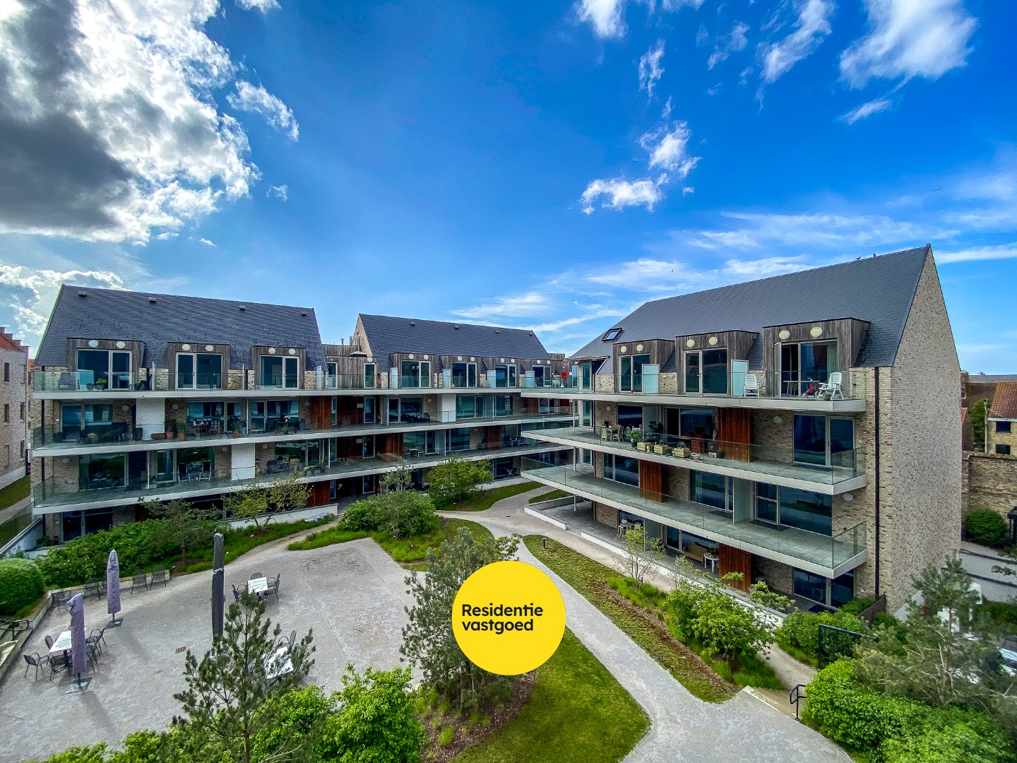 Luxueuze assistentieflat (89m² + 5m² terras) met 2 slaapkamers te Nieuwpoort. 