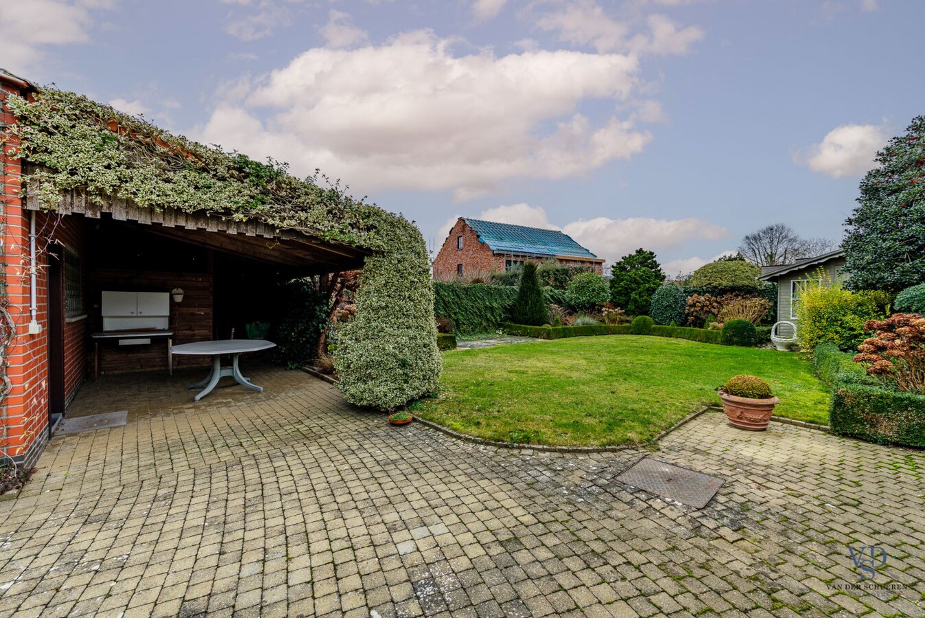 Statige Half Open Bebouwing 