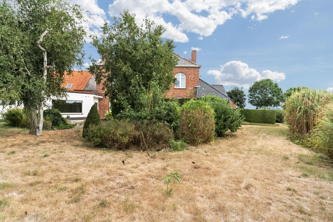 Ruime karakterwoning op groot perceel van 953m² 