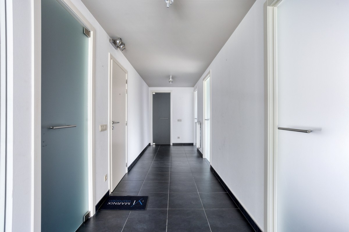 Instapklaar gelijkvloers appartement met groot terras, tuin en garagebox in Kumtich - EPC 104 KWH/m² 