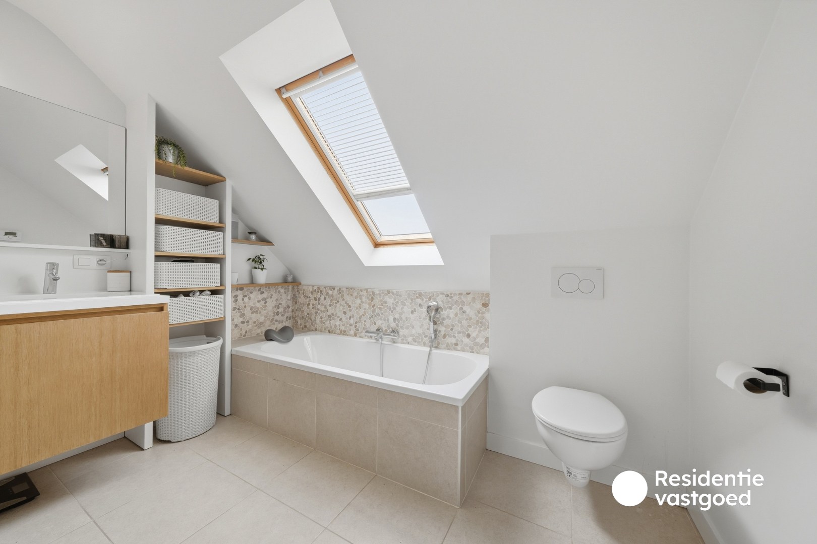 Instapklare woning te koop met garage en tuin! 