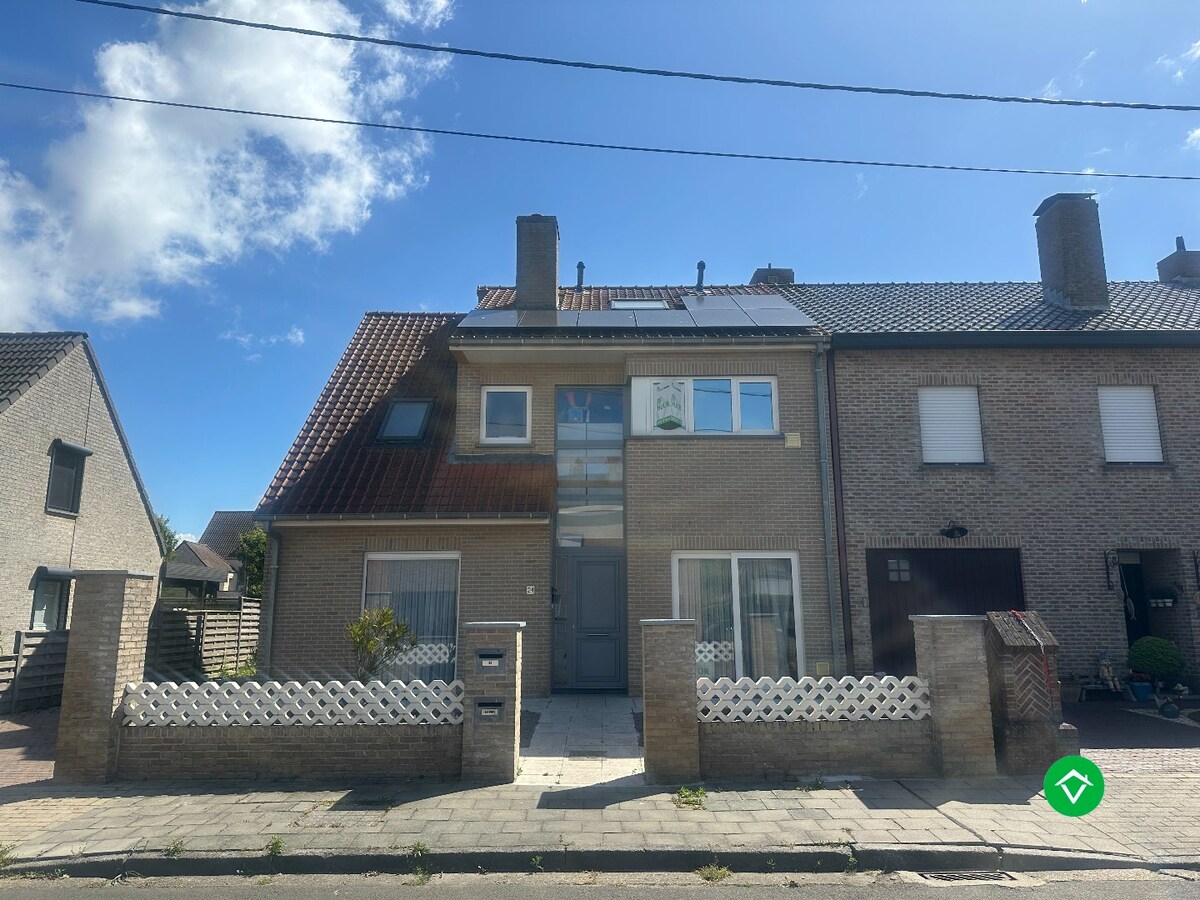 Instapklaar appartement met terras en 3 slaapkamers in een rustige wijk te Eernegem 