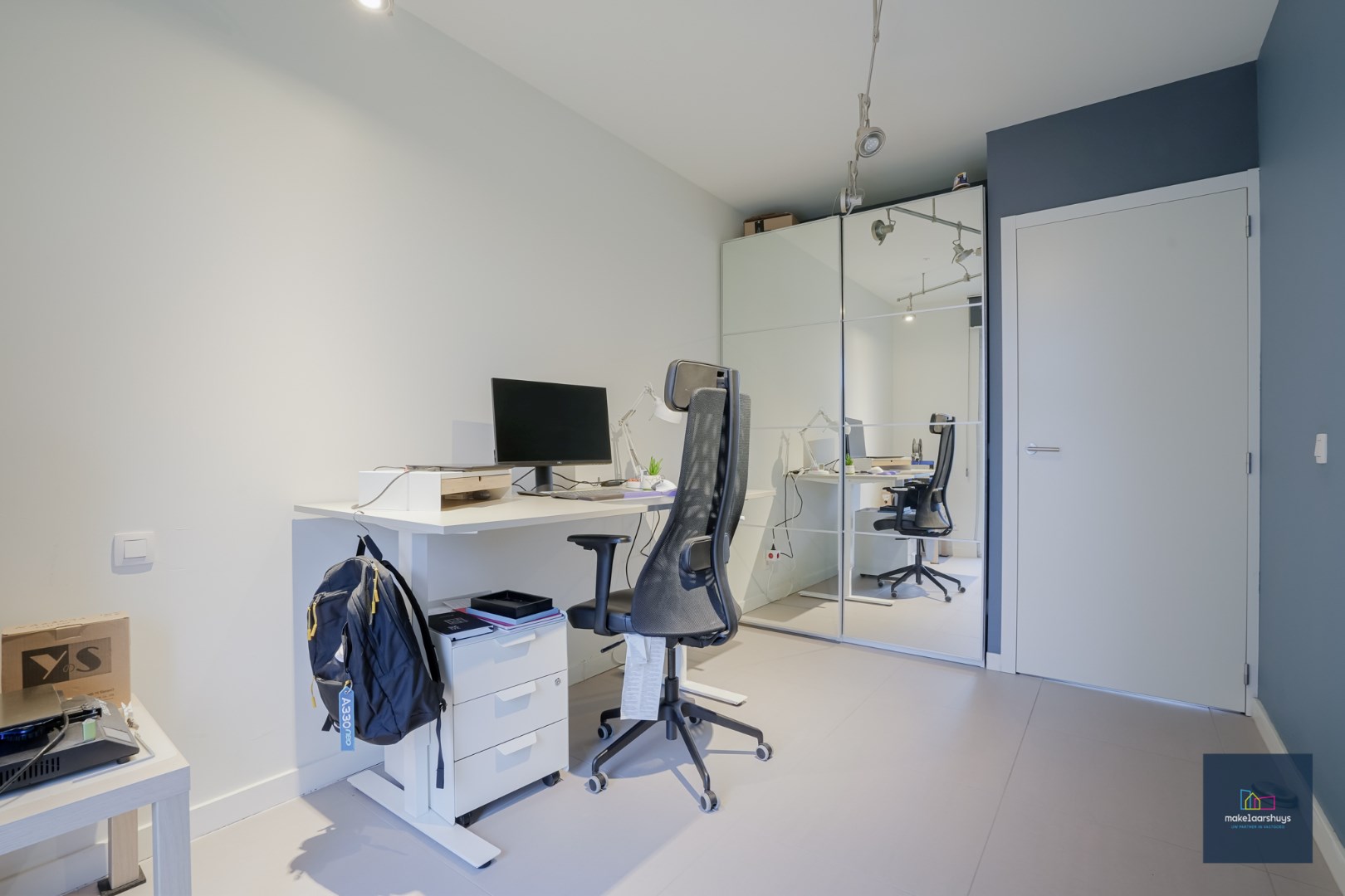 2-slpk.app met ruim terras, kelder, garage en laadpaal 