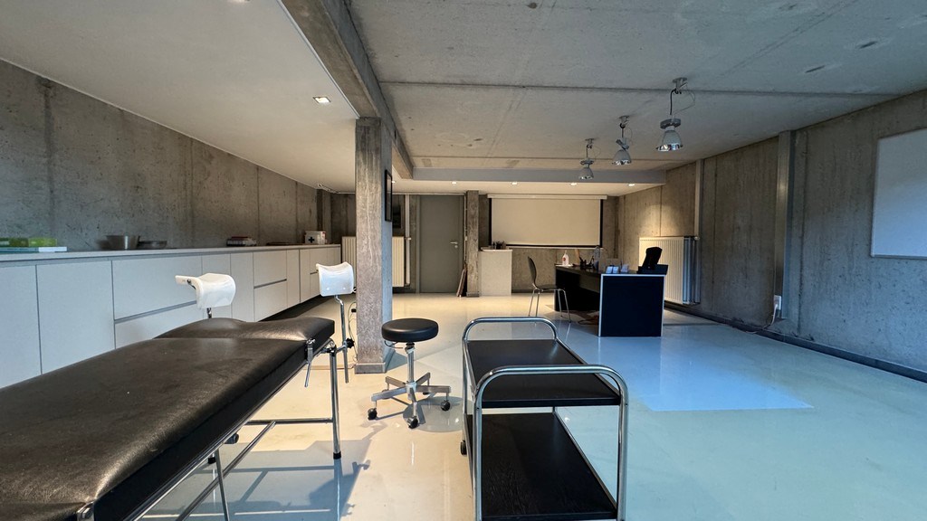 Handelsgelijkvloers te huur vlakbij de Coupure in Gent