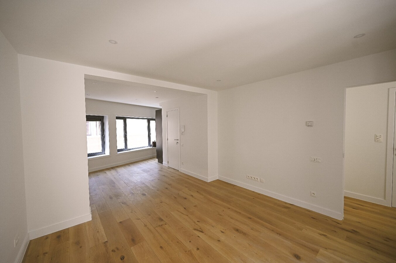 KNAP CENTRAAL GELEGEN GERENOVEERD APPARTEMENT 
