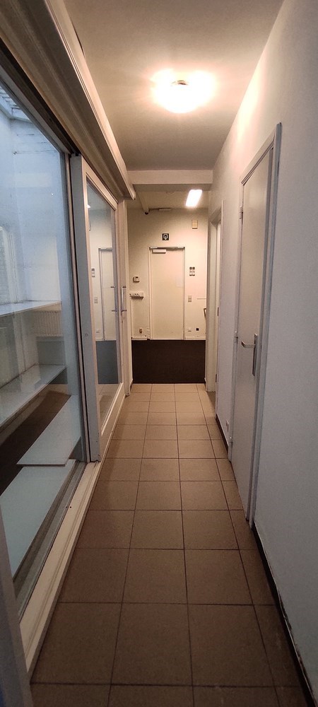 Centraal gelegen handelspand gelegen op een zeer commerciële ligging in de Lippenslaa (POP-UP MOGELIJK) 