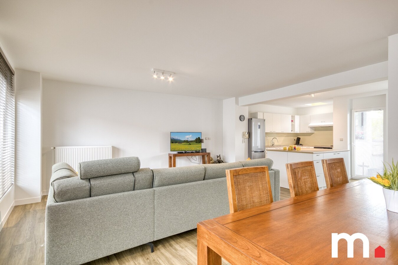 Instapklare woning te Izegem met 3 slaapkamers en moderne voorzieningen en 2 garages! 