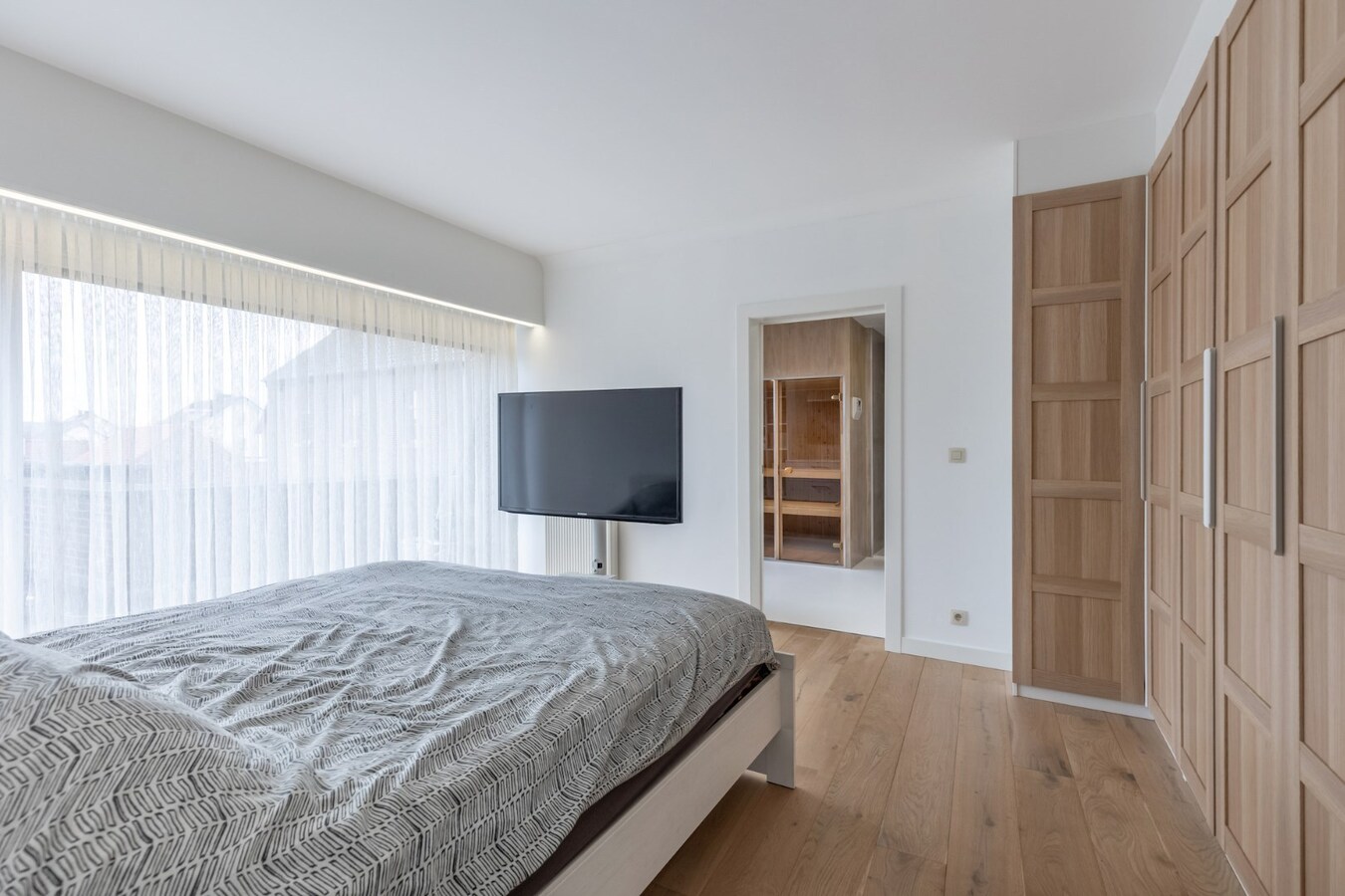 Modern en comfortabel gerenoveerd appartement op de eerste verdieping in het centrum van Neeroeteren 