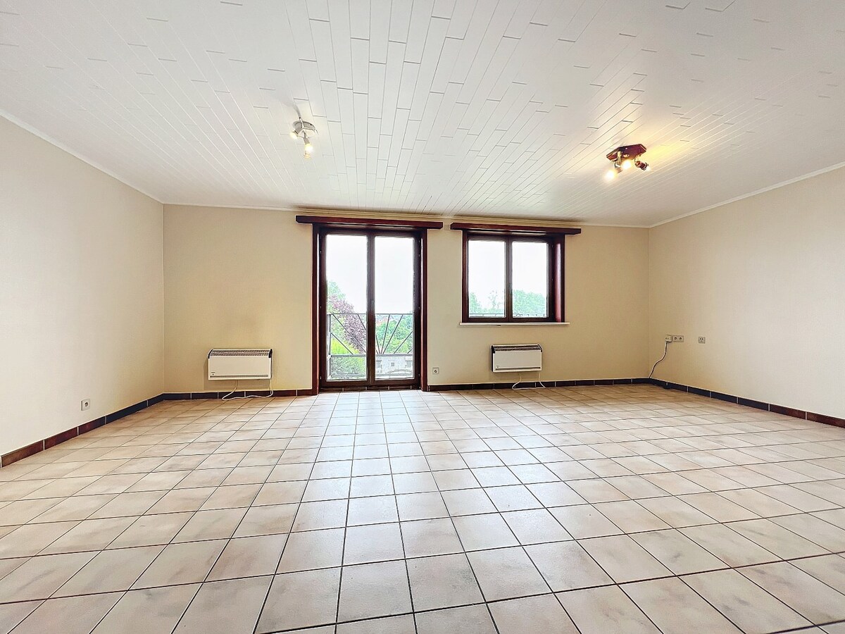 Instapklaar tweekamerappartement met terras, berging en parking 