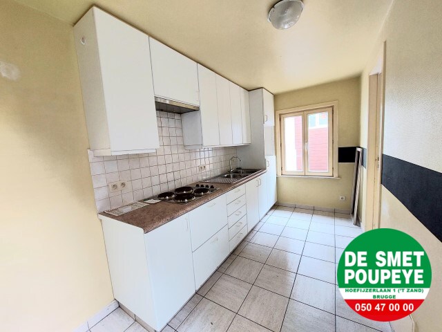 Commerciële winkelruimte met bovenliggend appartement 