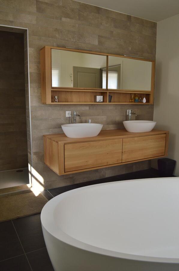 Charmante nieuwbouwvilla met bijgebouwen op 2.340 m² te St-Gillis-Waas. 