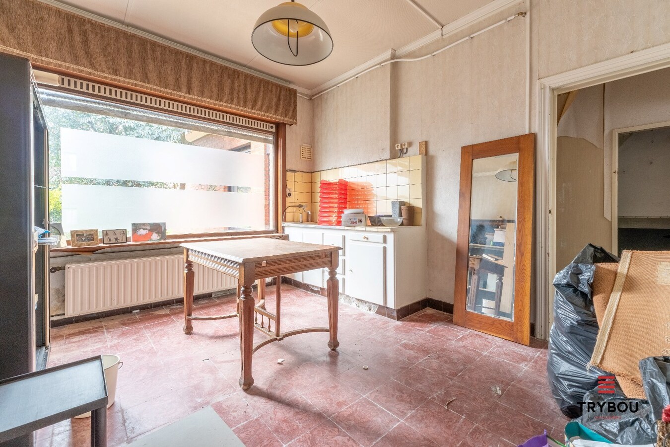 Ruime woning met winkelruimte, loods (optioneel) en garage 