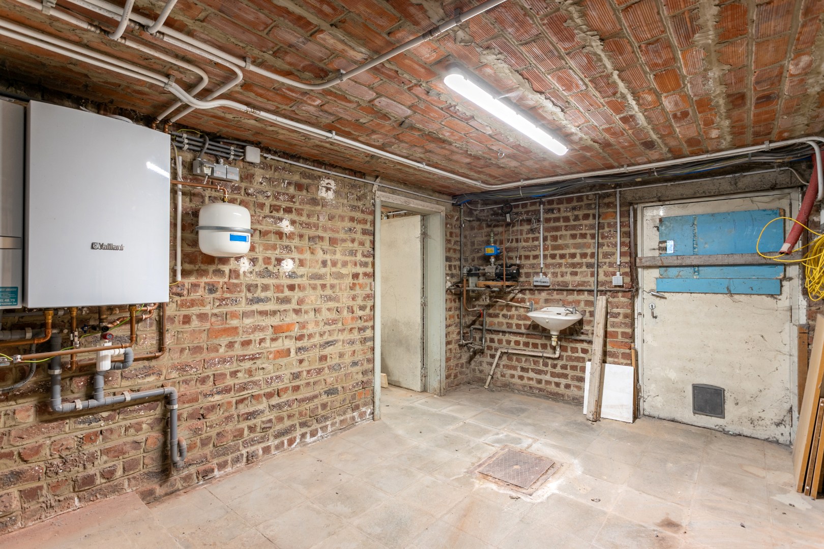 Instapklare woning met 4 slpk op perceel van 5a 45ca 