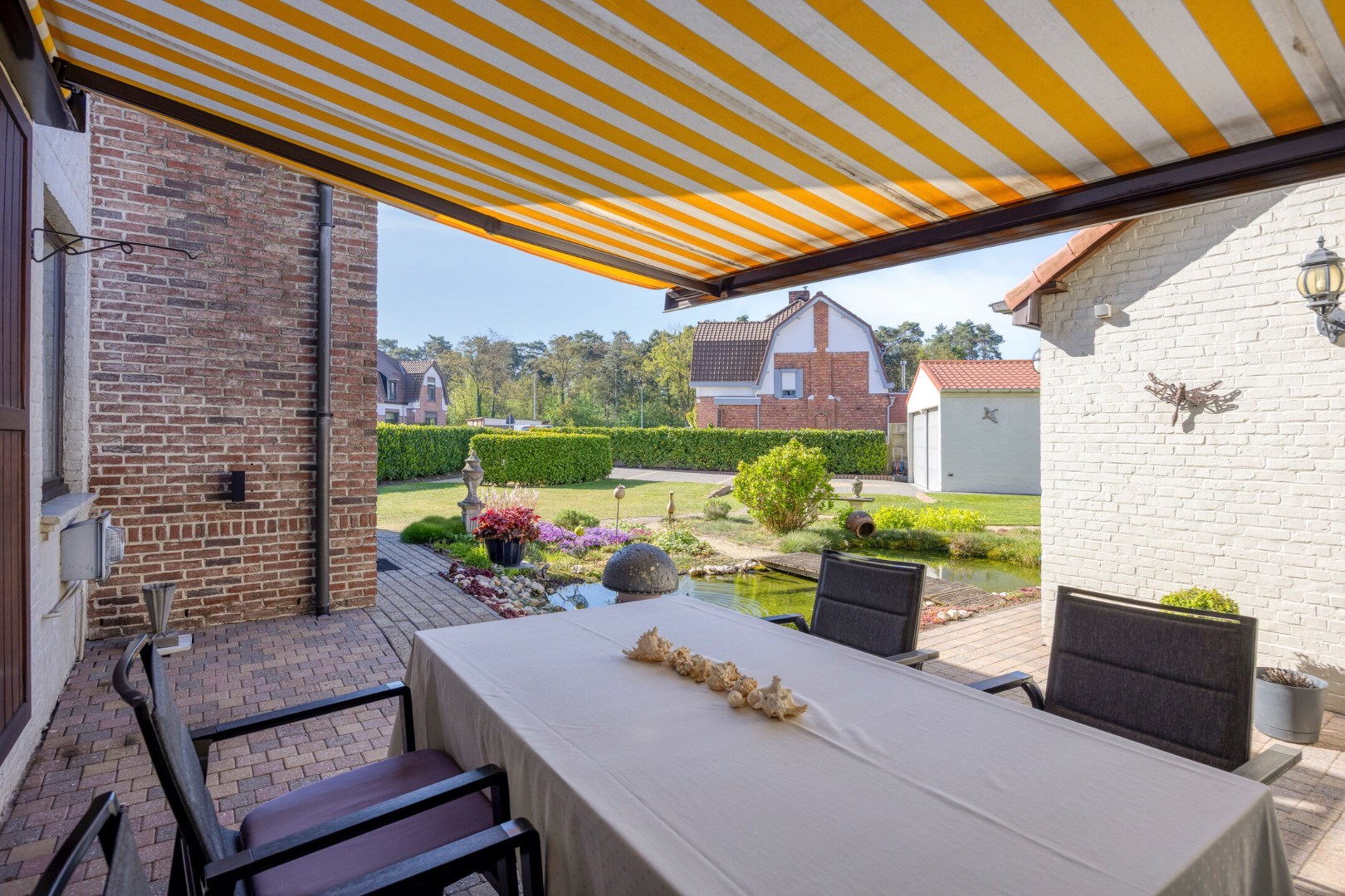 Gezinswoning met 3 slpk. en dubbele garage zonder renovatieverplichting in Mol-Gompel 