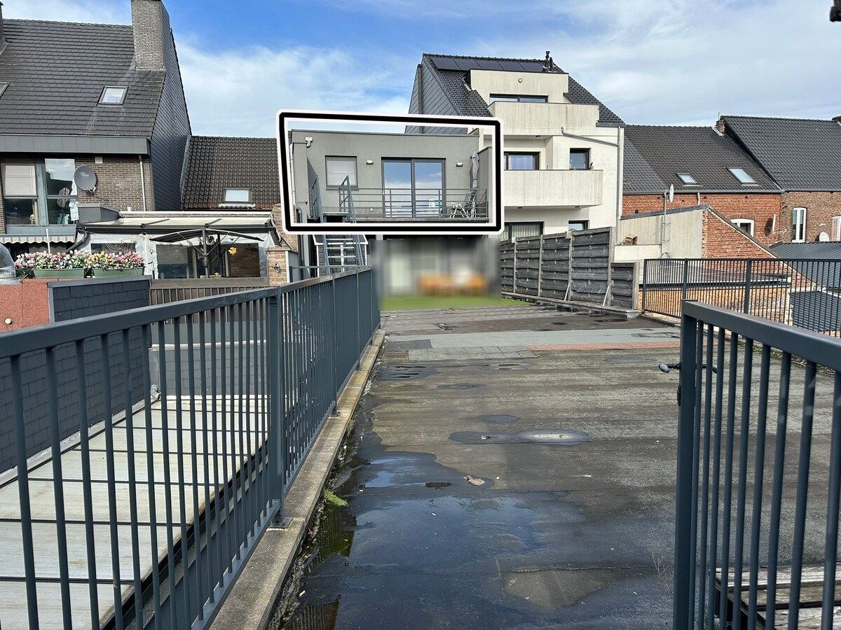 Gerieflijk appartement met 2 slaapkamers in Maasmechelen, gerenoveerd in 2012, EPC B 