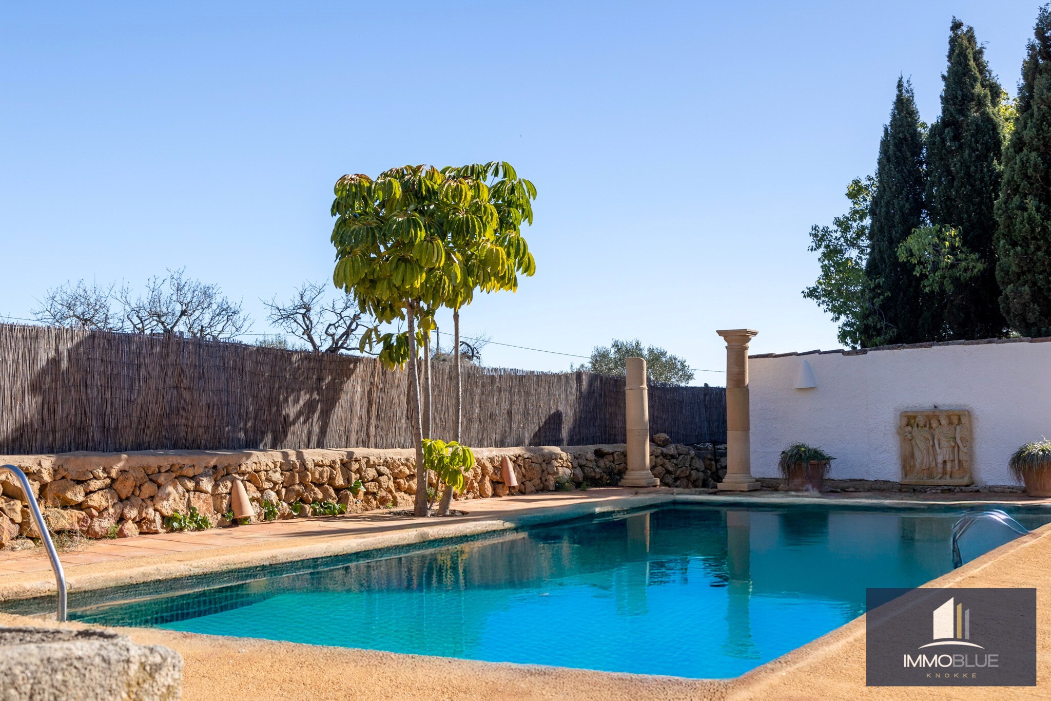 Dit uitzonderlijke landgoed, gelegen op een royaal perceel van 18.500 m² . 