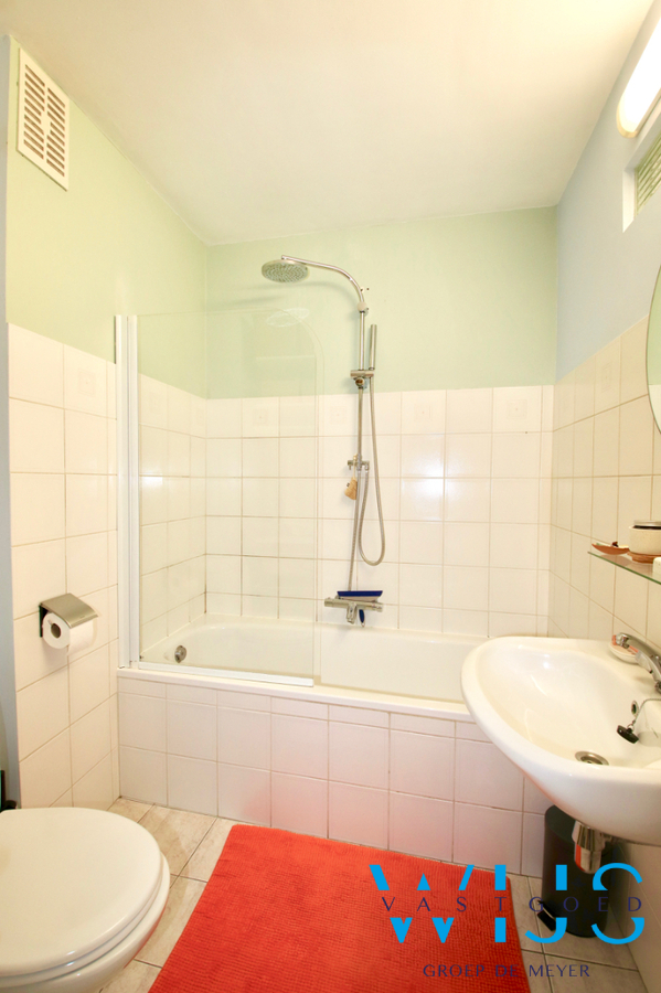 Toffe instapklare woning in hartje Eeklo ! 