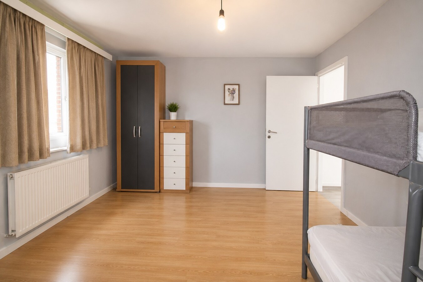 Te koop: Ruime en instapklare gezinswoning met 4 slaapkamers, stadstuin en EPC C in het centrum van Sint-Niklaas 