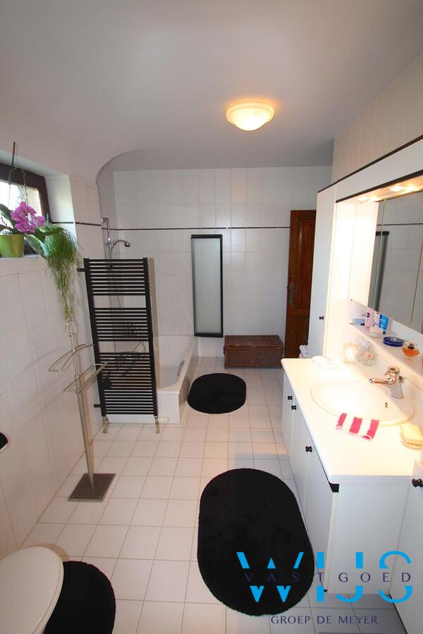 Prachtige instapklare tot in de puntjes onderhouden woning te Wachtebeke ! 