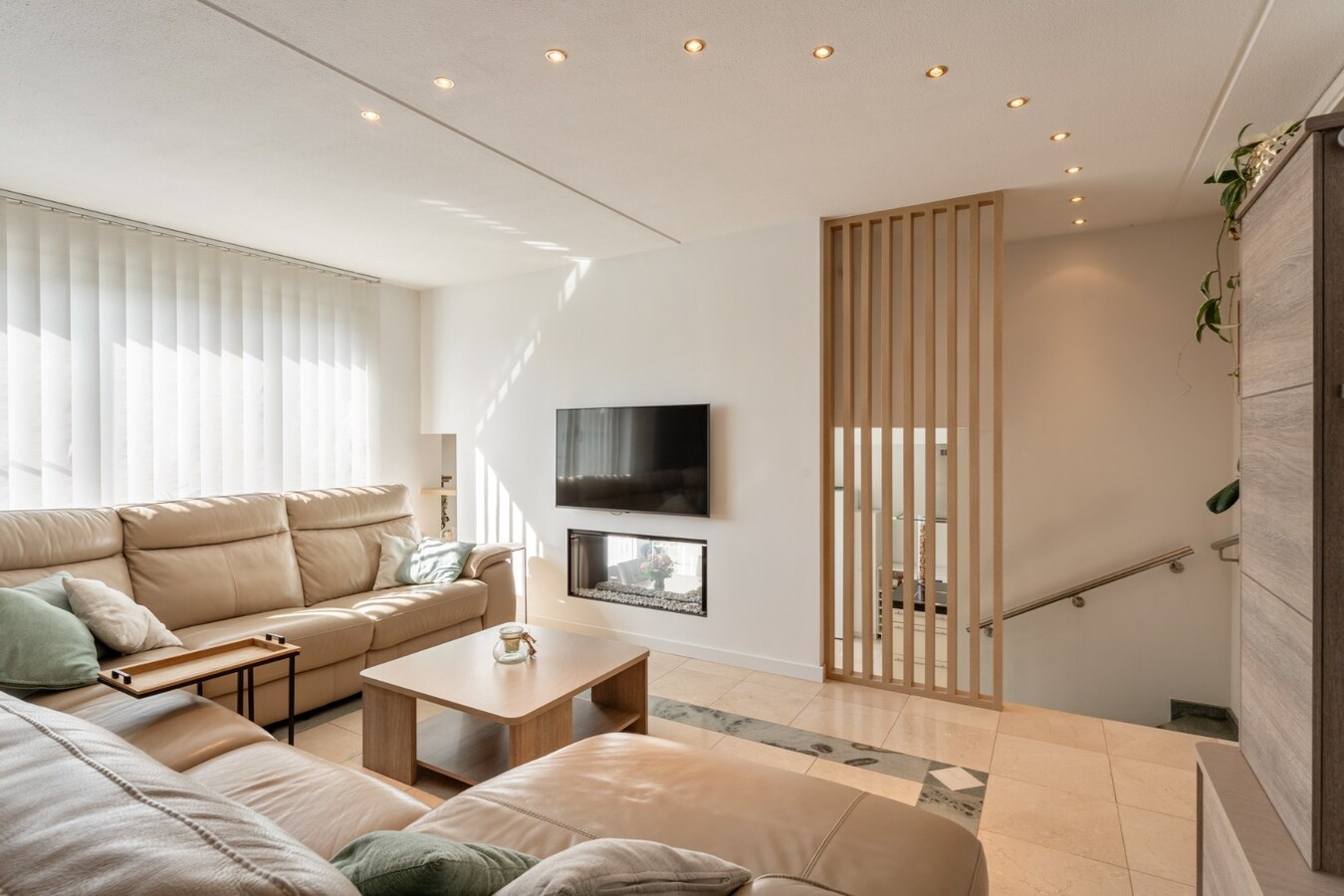 Zeer ruime, goed afgewerkte woning met diverse mogelijkheden nabij het centrum van Maaseik! 