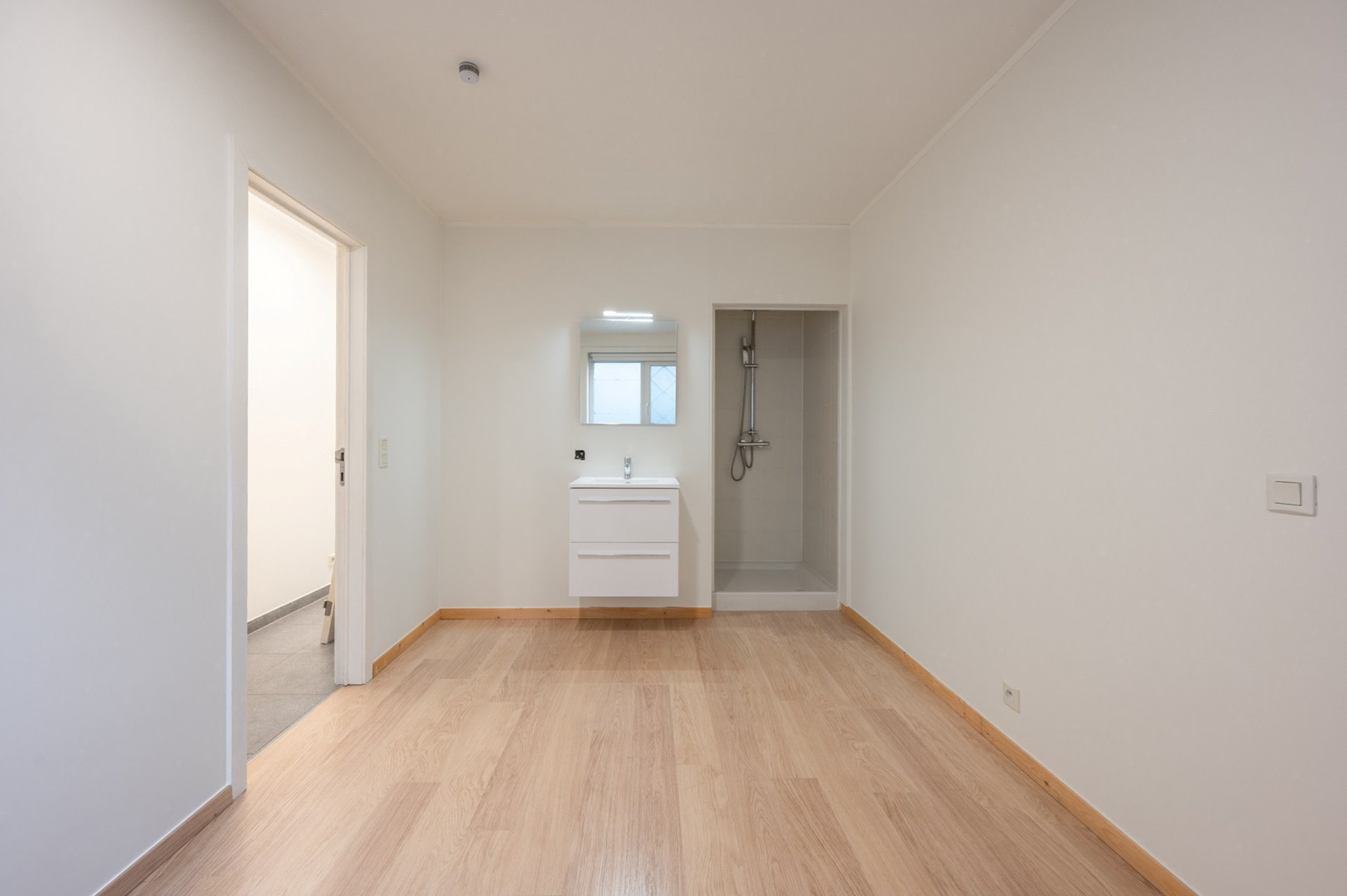 Appartement de 2 pièces situé au centre avec terrasse orientée sud sur la Lippenslaan. 