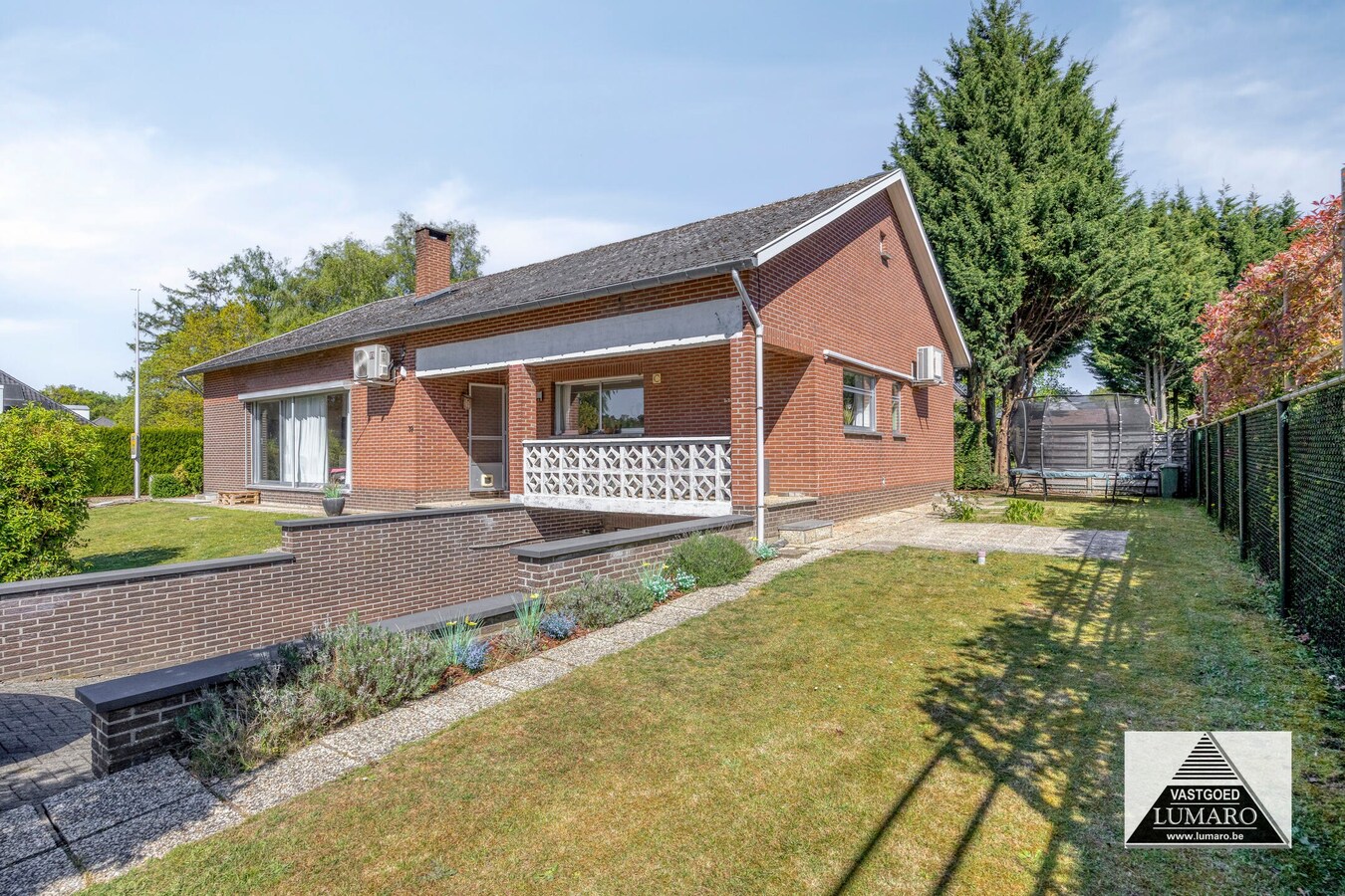 Residentiel gelegen woning met 3 ( 5 ) slaapkamers, garage. Bosomgeving! Gelijkvloers wonen. 