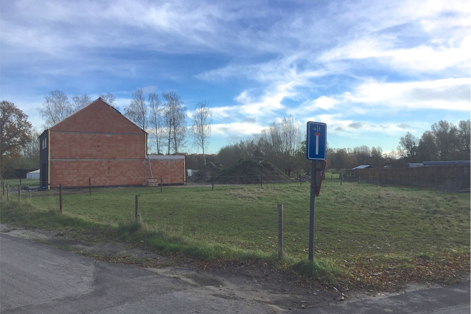 Mooi perceel voor halfopen bebouwing 