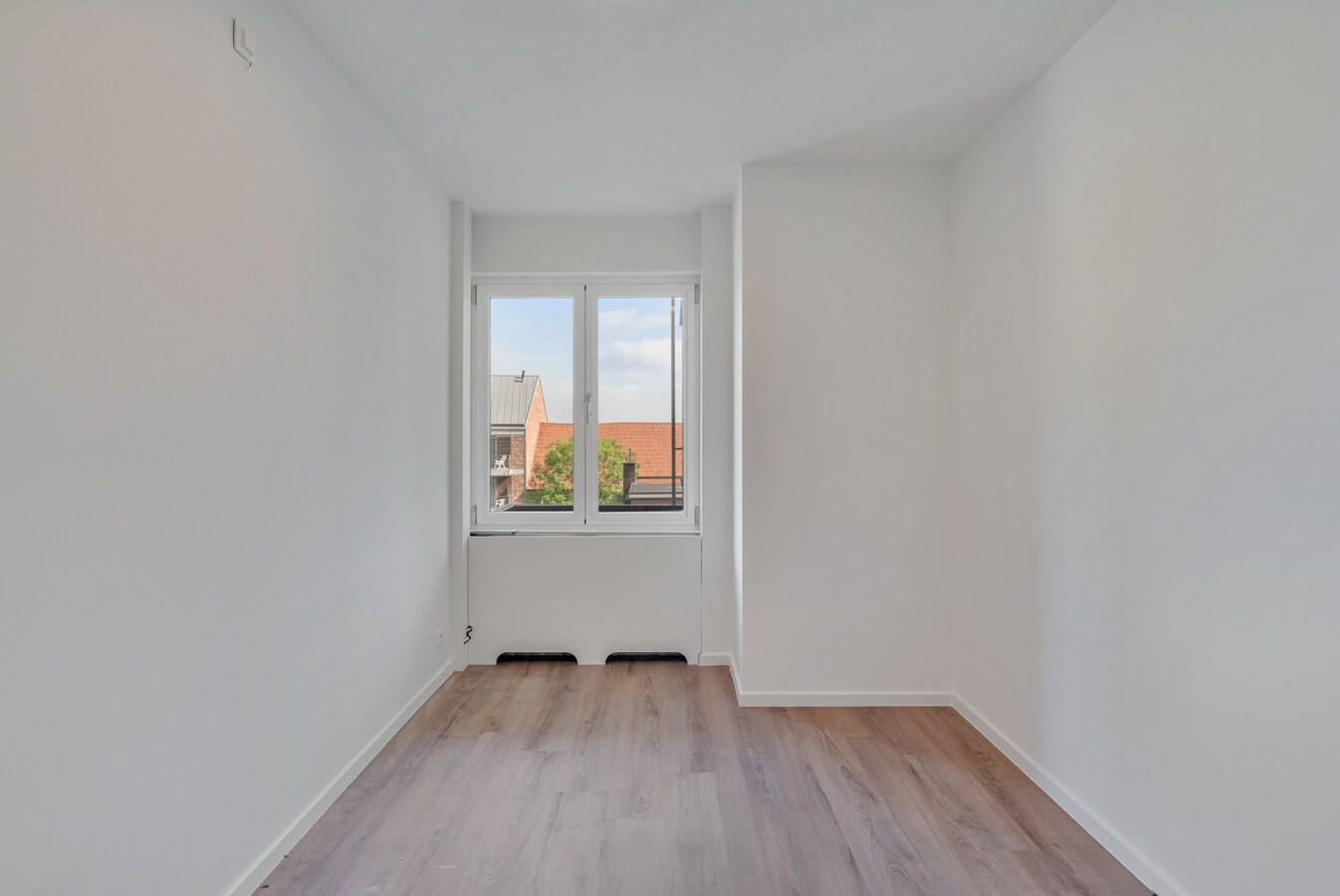 Stijlvol gerenoveerd appartement met moderne uitstraling in het centrum van Maaseik! 