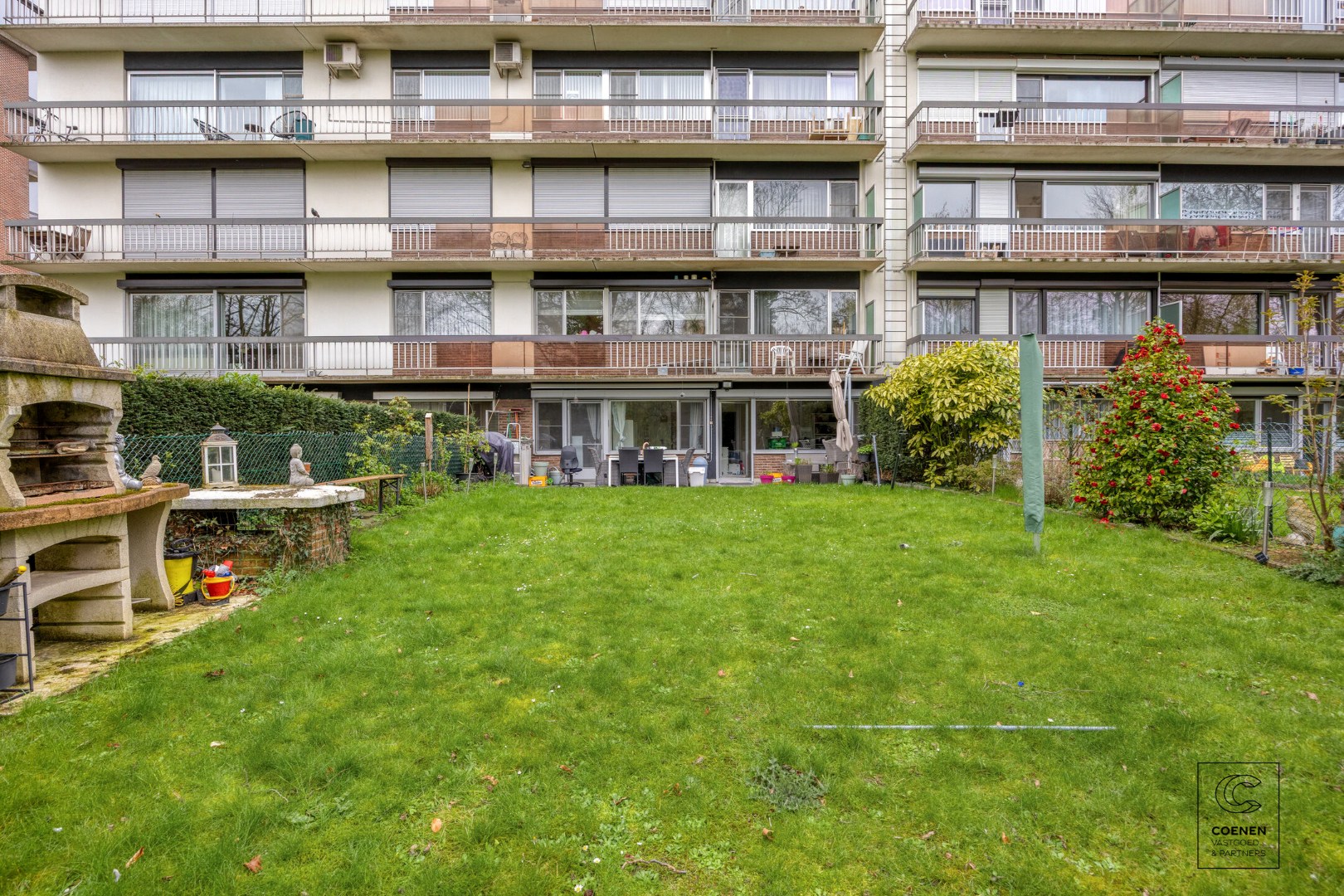 Ruim appartement met 3 slpk en schitterende tuin te Merksem! 