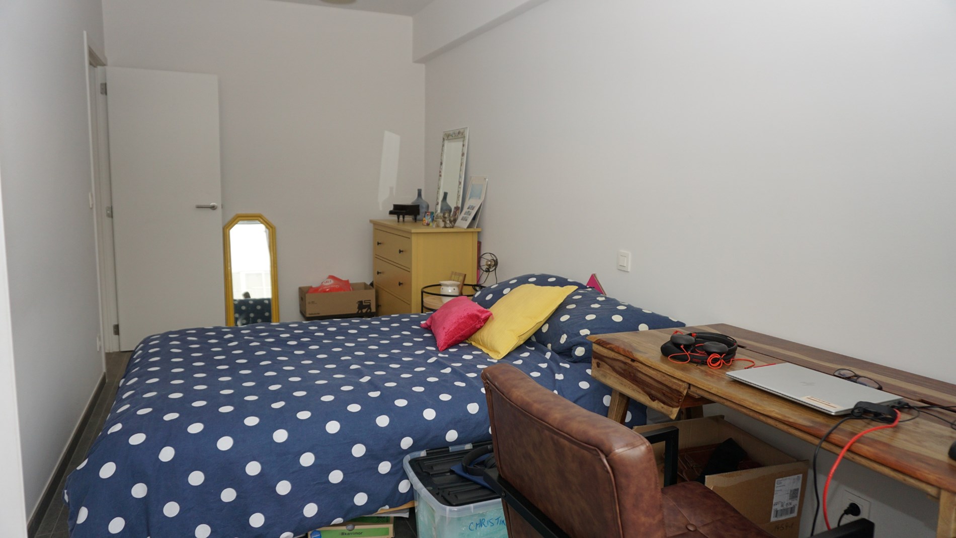 APP. NON-MEUBLE SITUE AVEC BELLE VUE SUR LE PARC 