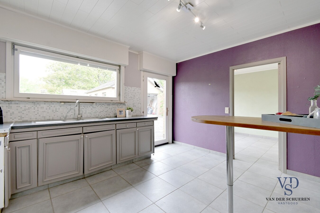 Goedgelegen bungalowwoning te Moerbeke. 