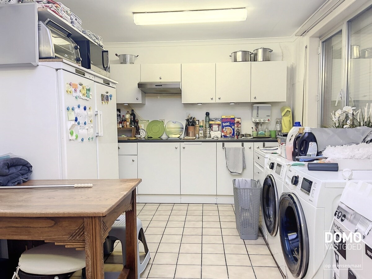 Te renoveren woning met tuin en terras in Hasselt, 2 slaapkamers, bouwjaar 1948. 