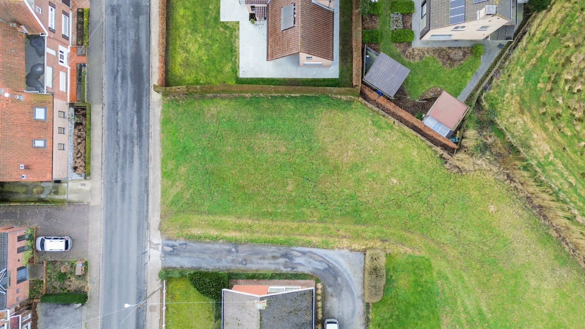 Mooi perceel bouwgrond (590 m²) op topligging in Torhout. 