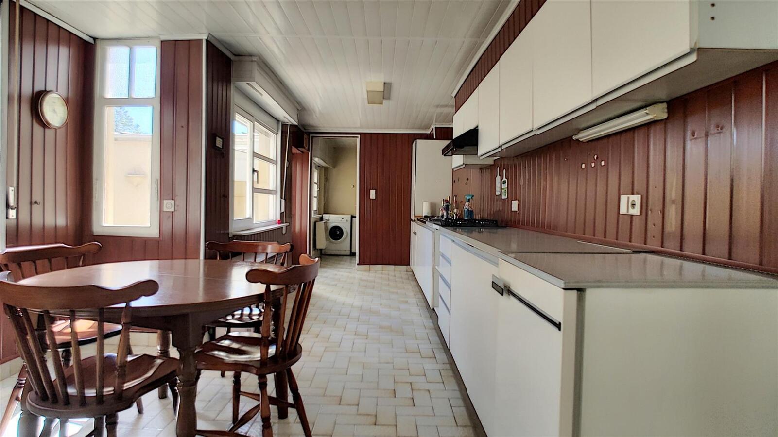 Te renoveren woning met dubbele garage en oprit- Zeebrugge 