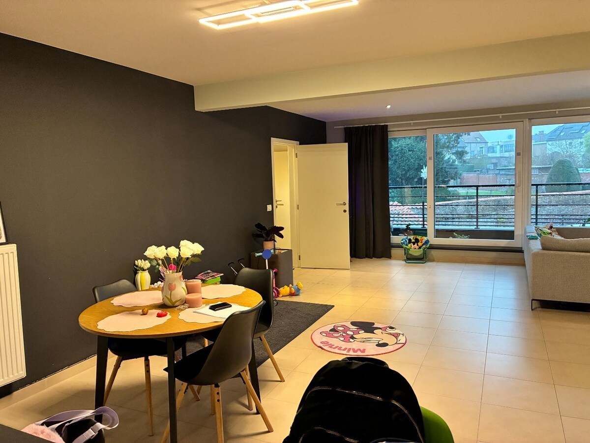 Ruim appartement met 2 terrassen. 